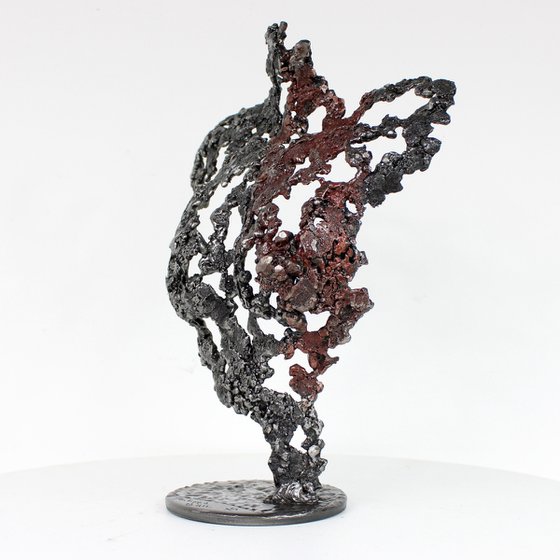 Pavarti Steppe - Body woman metal artwork with earth patina