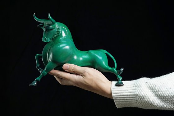 bull(Reduced-scale replica)