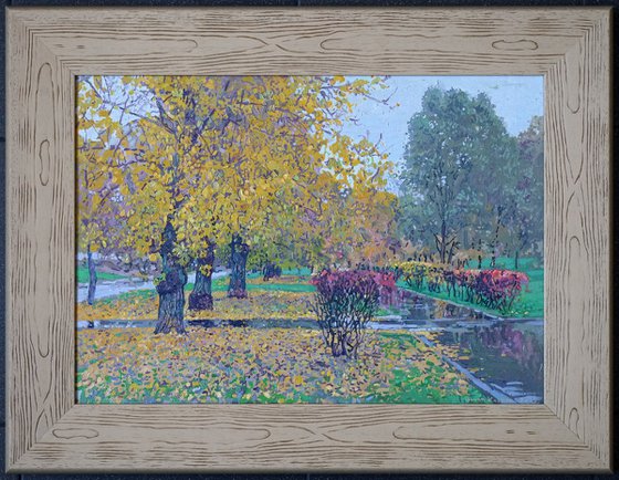 A boulevard in Maryino in the rain. October