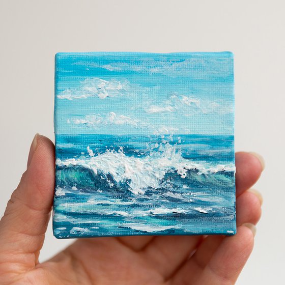 Blue ocean waves