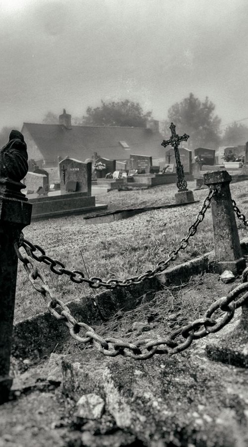 Cimetière by Lionel Le Jeune