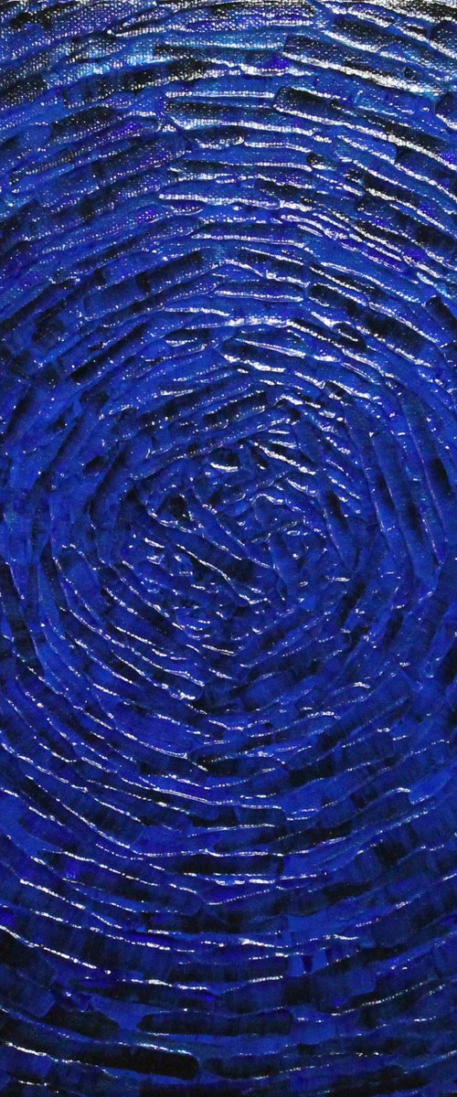 Dark blue concentric shine by Jonathan Pradillon