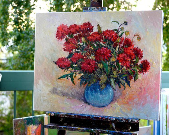 Red Georgina Flowers in Vase