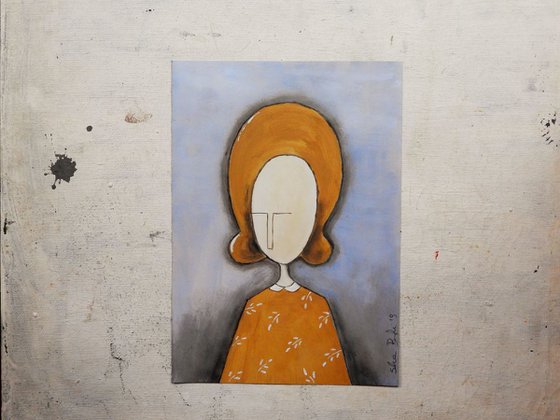 The Lady in dark ocher