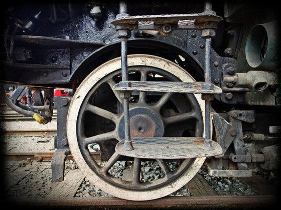 Old steam trains in the depot - print on canvas 60x80x4cm - 08488m1