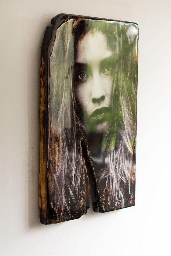 "Devastated" (60x40x3cm) - Unique portrait artwork on wood (abstract, portrait, original, epoxy, painting, burnt)