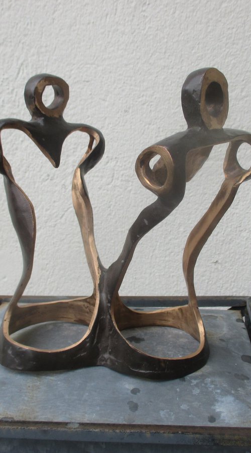friends or couple - the dance - unique  expressive bronze by Sonja Zeltner-Müller