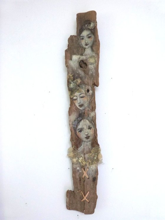 "Trio de coeur" mixed media on driftwood