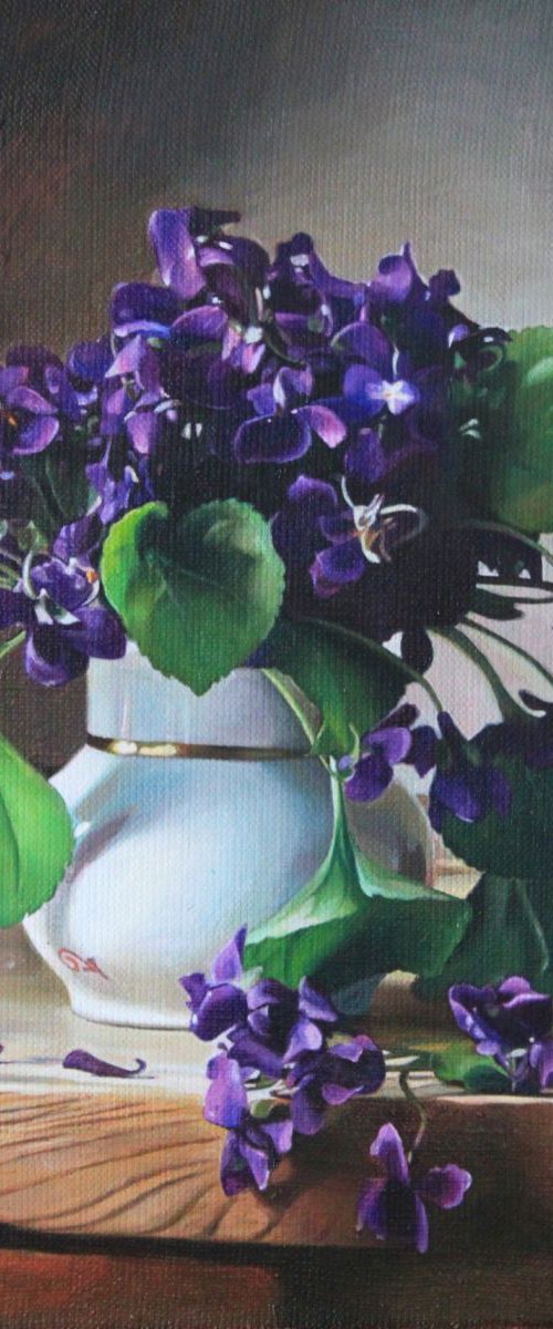violets by Darya Klunnikova