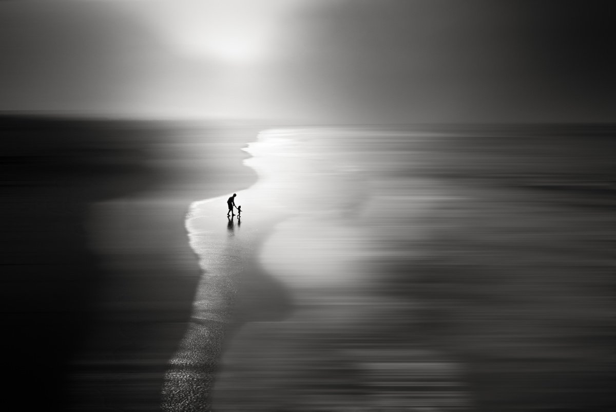 MAKING MEMORIES...Limited Edition Photo Made in Venice Beach, California by Harv Greenberg