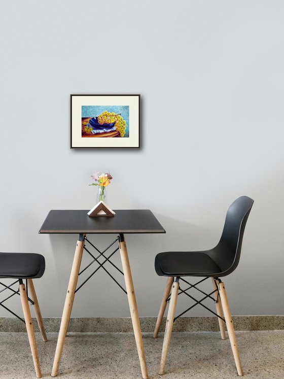 Autumn grapes on a blue plate