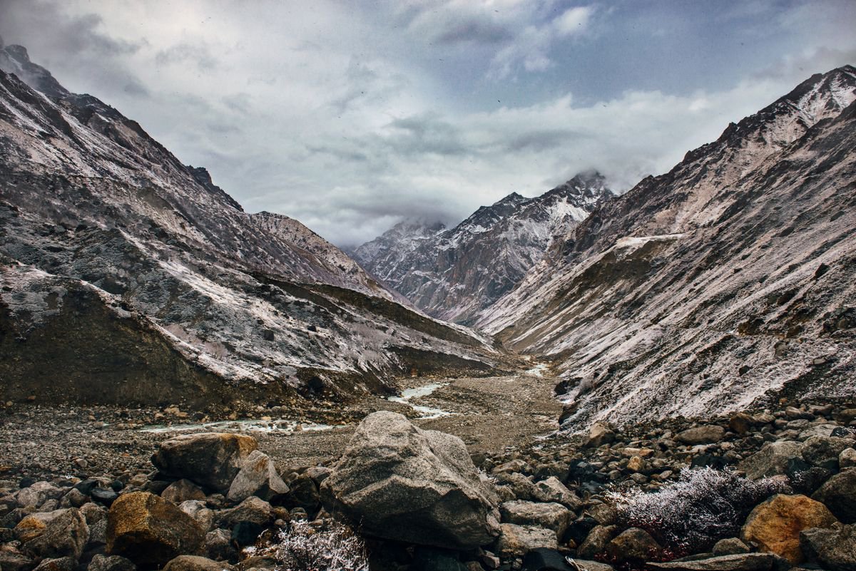 Bhagiratri valley with snowfall by Artem Korenuk