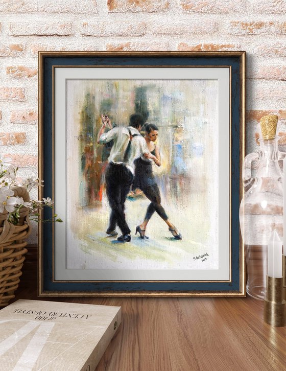 Dance. Walking in the old town