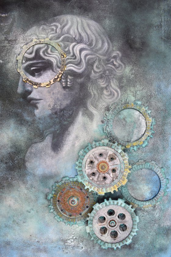 Volto composto tra la nebbia del tempo