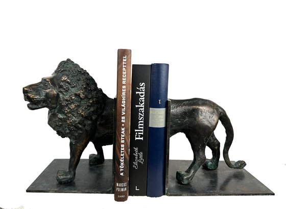 Lion - book holder