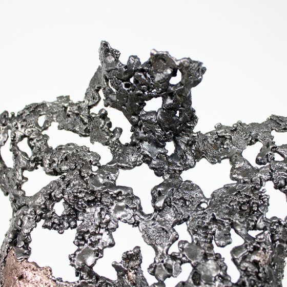 Pavarti Impromptue - Body woman metal artwork - steel, bronze lace