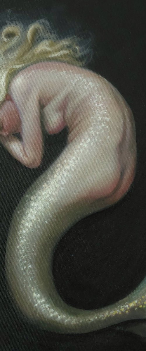 Nimue, mermaid circular oil painting by Ellisa Hague
