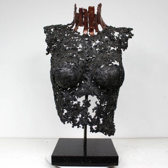 Belisama Infina - Body woman sculpture steel and copper