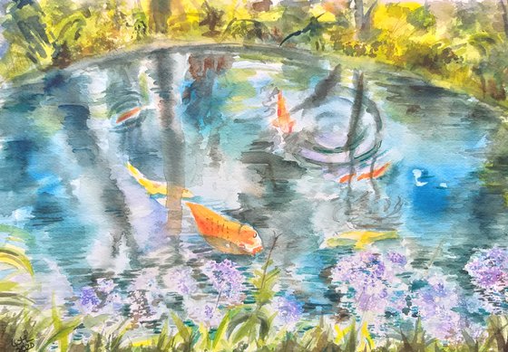All types of fish in a small pond