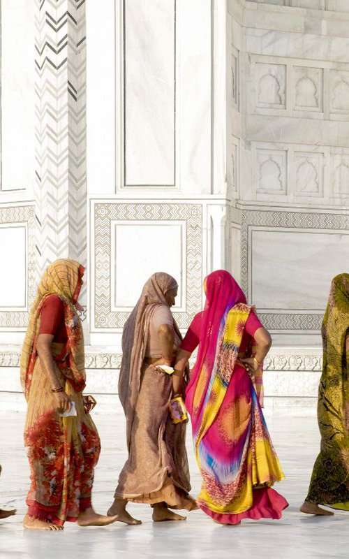 Waiting in line, Taj Mahal by Suzanne Porter