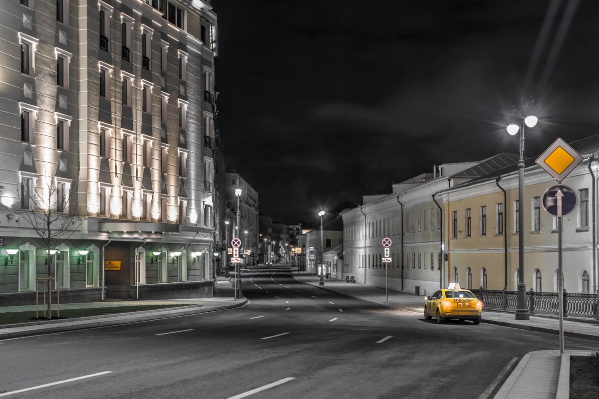 Lonely taxi by Vlad Durniev