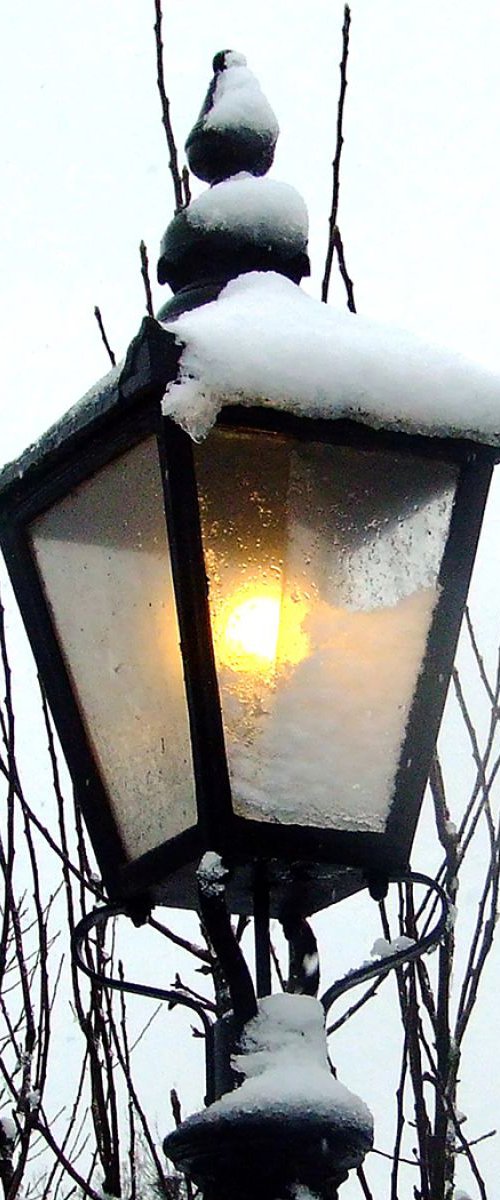 SNOWY STREETLAMP  (LIMITED EDITION) 16" X 12" by Laura Fitzpatrick