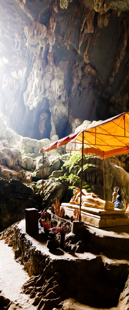 Tham Poukham Cave by Tom Hanslien