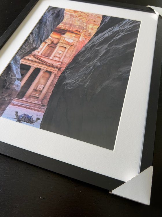 THE GLIMPSE OF PETRA