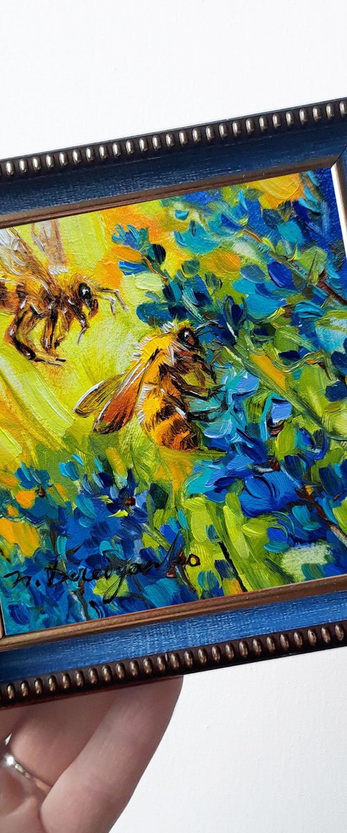 Bee oil painting by Nataly Derevyanko