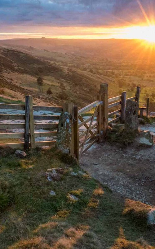 Great Ridge Sunrise  - M by Ben Robson Hull