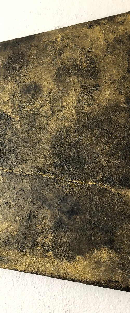 The golden thread by Ilaria Dessí