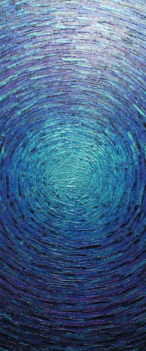 Large shine blue purple iridescent colors by Jonathan Pradillon