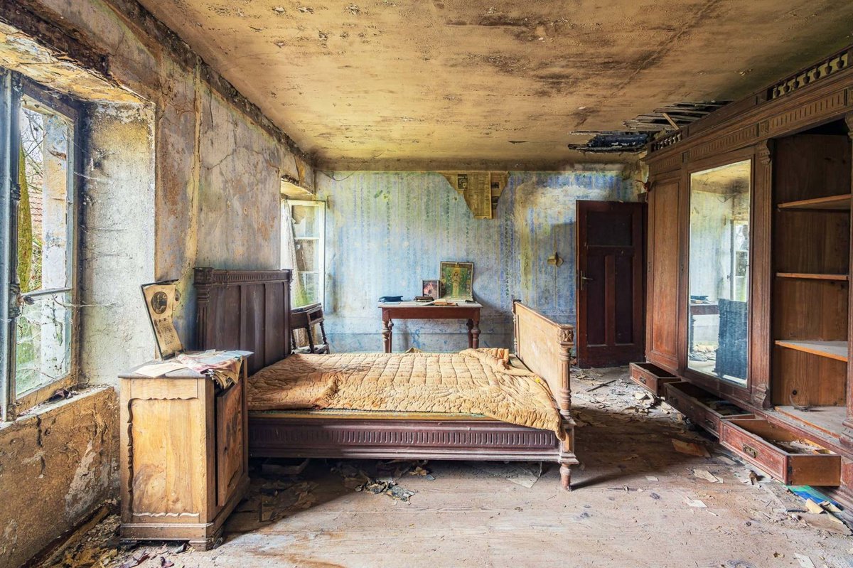 Photorealistic Cityscapes Photograph By Michael Schwan, 39 X 28", Sleep Well, Original Artwork