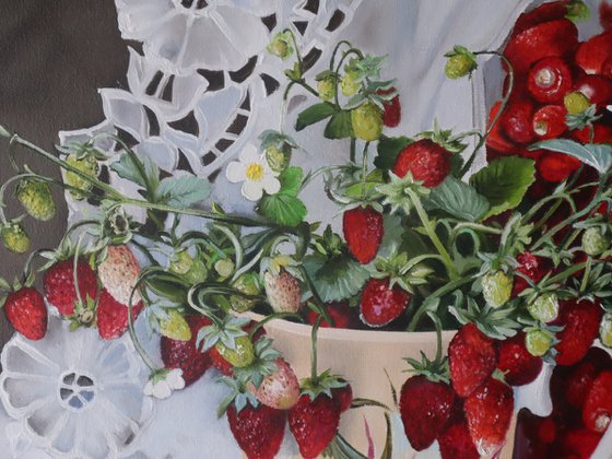 Bouquet of wild strawberries