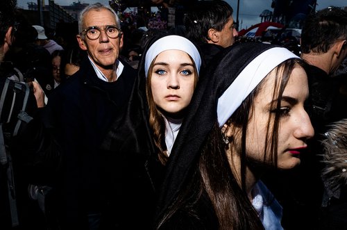 Nuns and crowd by Salvatore Matarazzo