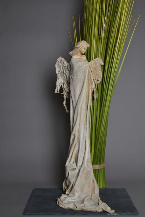 Guardian Angel Sculpture indoor/outdoor (Spring Ivory)