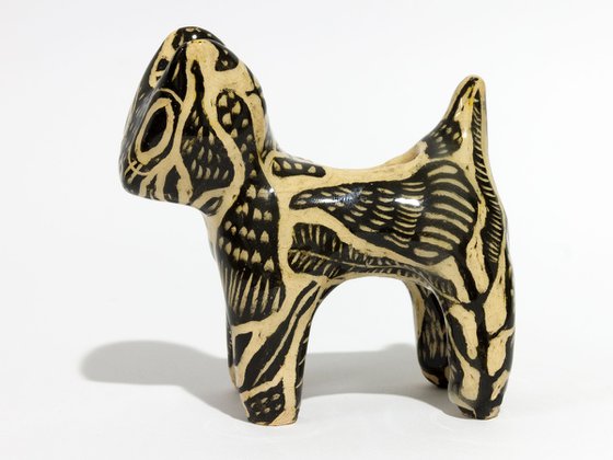 Ceramic sculpture Cat 9.5 x 9 x 5 cm