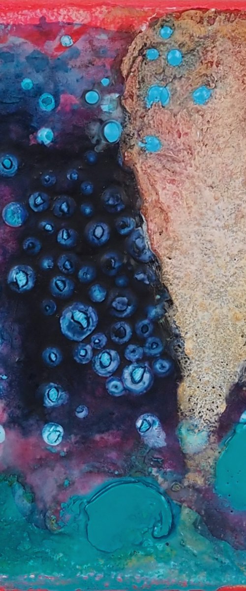Living wall nr.9 - abstract with structure by Sara Rodighiero