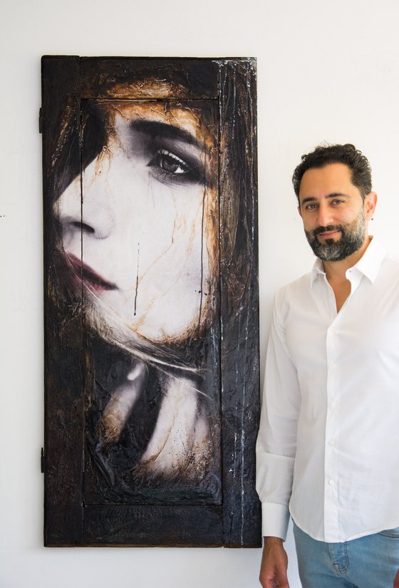 "Shadow of light" (XL artwork 124x57x2.5 cm) - Unique portrait artwork on wood (abstract, portrait, gold, original, resin, beeswax, painting)