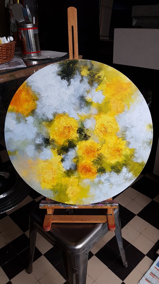 Floral tondo with yellow roses