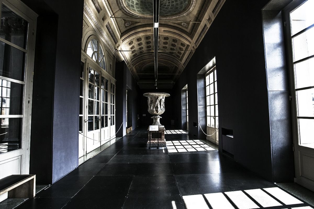 inside of Uffizi by Chiara Vignudelli