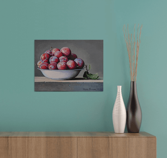 Still life - red plums (40x30cm, oil painting, ready to hang)