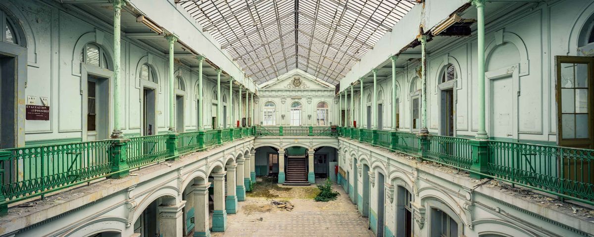 Photorealistic Cityscapes Photograph By Michael Schwan, 63 X 28", No Boys - Panorama, Original Artwork