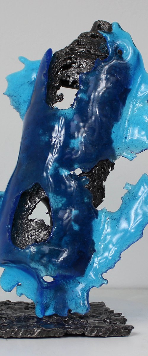 Spray can blue sea - Can spray metal and glass sculpture by Philippe Buil