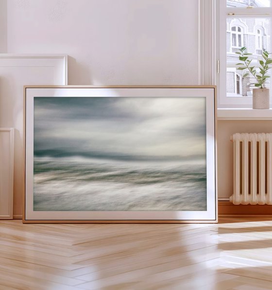 Fading stillness