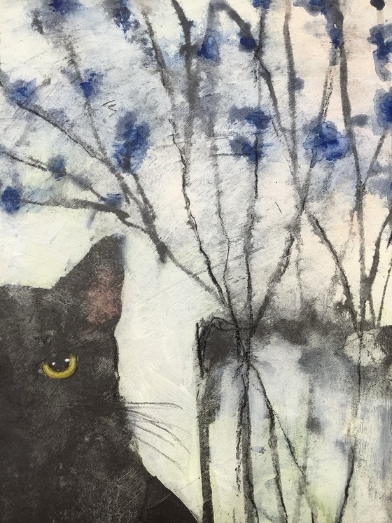 CHAT NOIR ET FLEURS BLEUS