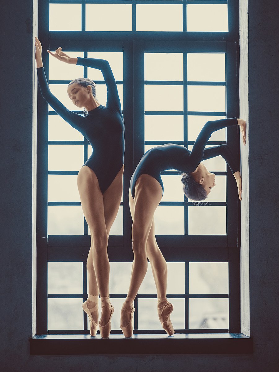 Photorealistic Portrait Photograph By Dan Hecho, 24 X 35, Ballerinas, Original Artwork