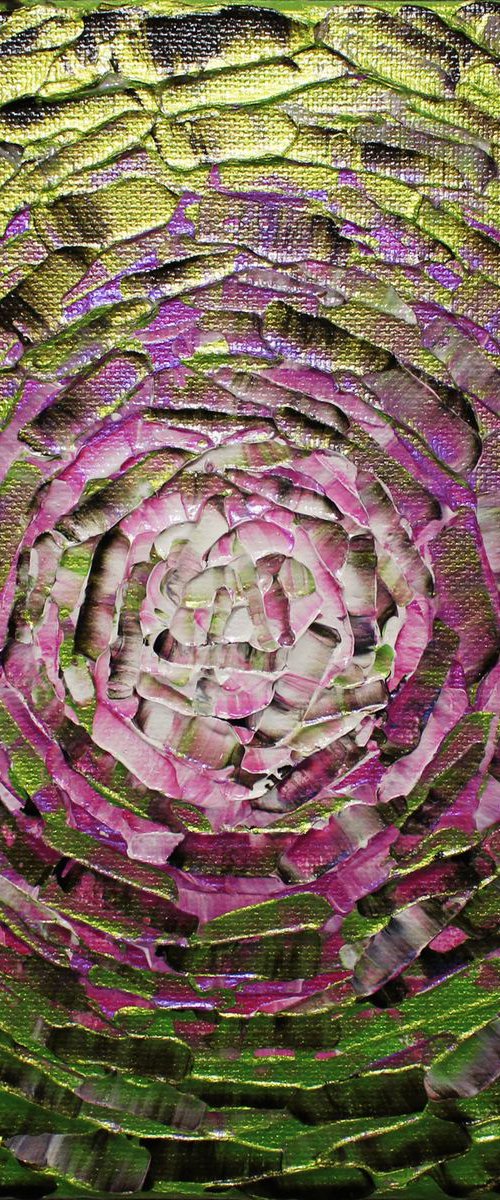 Small shine of iridescent green pink glow by Jonathan Pradillon