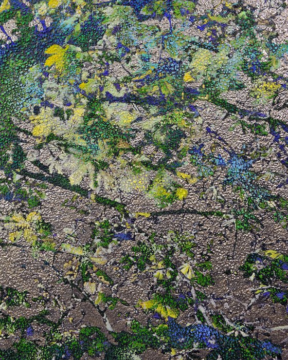 Yellow, green, blue & silver Chestnut.