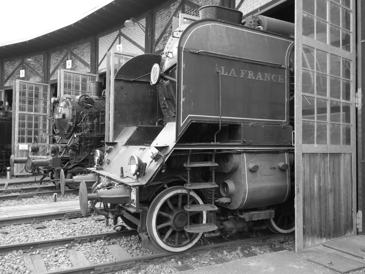 Old steam trains in the depot - print on canvas 60x80x4cm - 08485t1 by Kuebler